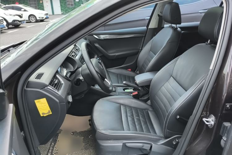 Used Skoda Octavia 2017 1.6L Automatic Smart Drive Edition Left Front Seat