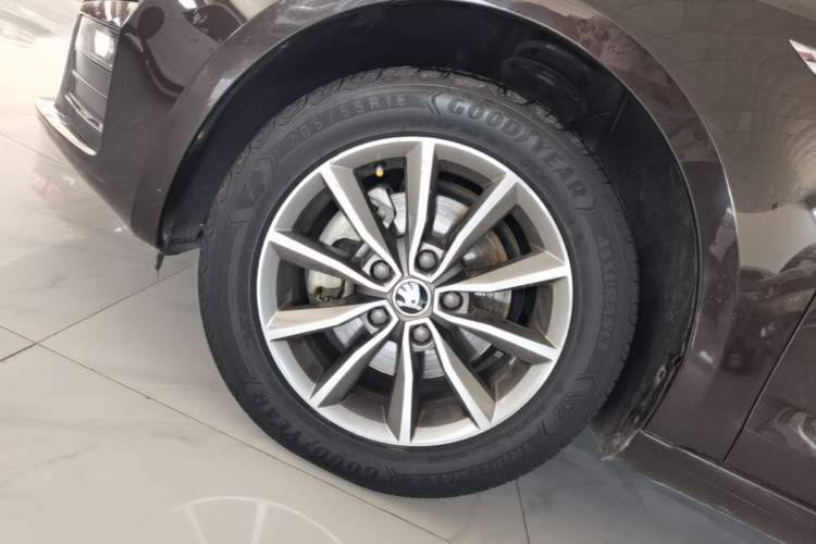 Used Skoda Octavia 2017 1.6L Automatic Chuanxing Edition Left Front Wheel Hub