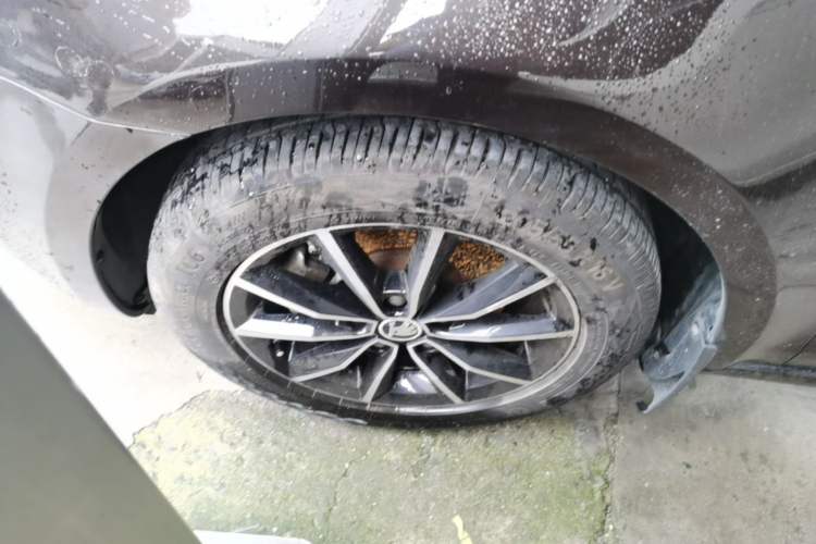 Used Skoda Octavia 2017 1.6L Automatic Smart Drive Edition Left Front Wheel Hub