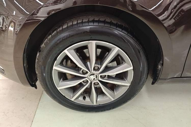 Used Skoda Octavia 2017 Classic Model 1.6L Automatic Comfort Edition Left Front Wheel Hub