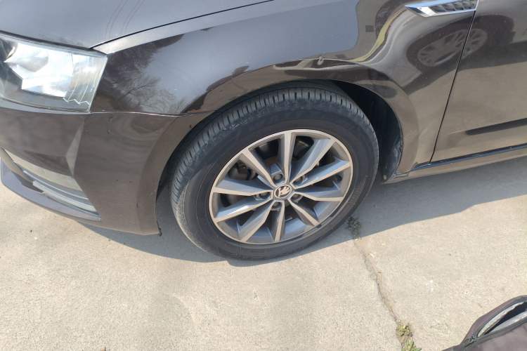 Used Skoda Octavia 2017 1.6L Automatic Chuanxing Edition Left Front Wheel Hub