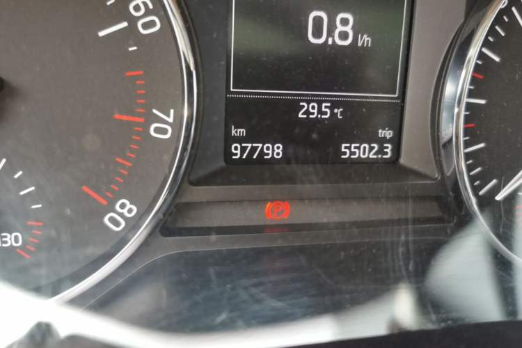 Used Skoda Octavia 2017 1.6L Automatic Smart Drive Edition Odometer Close Up