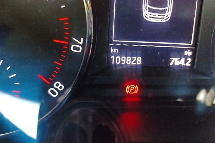 Used Skoda Octavia 2017 1.6L Manual Smart Drive Edition Odometer Close Up