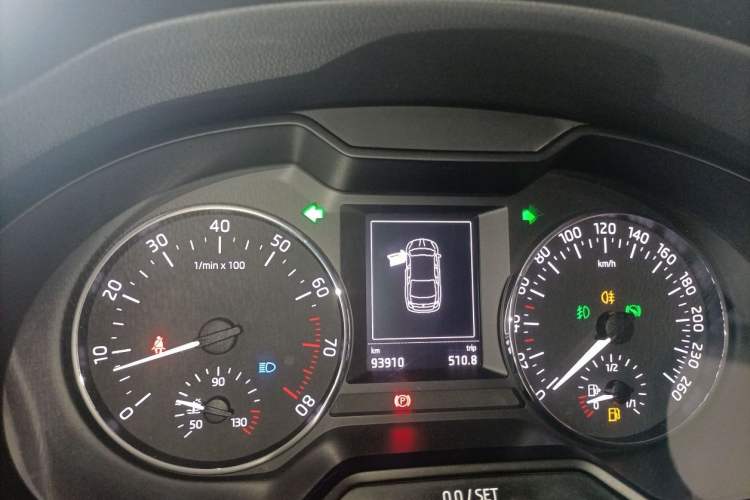 Used Skoda Octavia 2017 1.6L Automatic Smart Drive Edition Odometer Close Up
