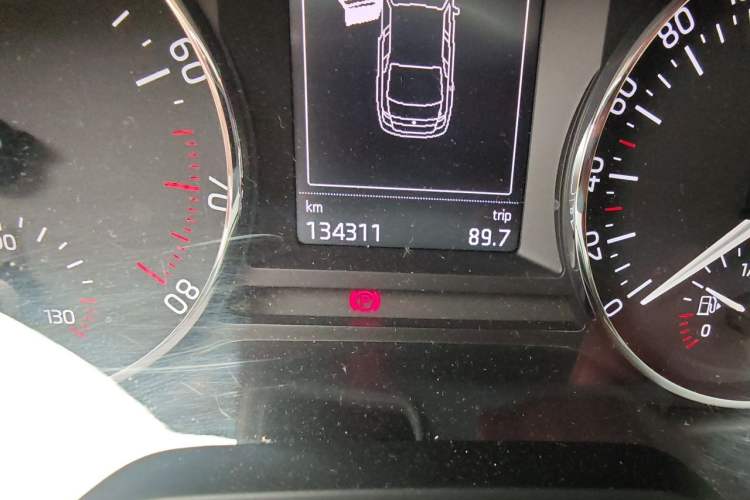 Used Skoda Octavia 2017 1.6L Automatic Smart Drive Edition Odometer Close Up