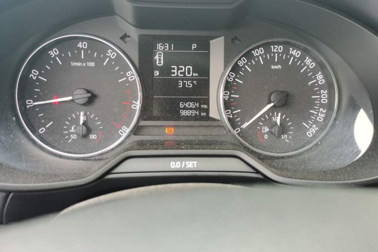 Used Skoda Octavia 2017 1.6L Automatic Chuanxing Edition Odometer Close Up