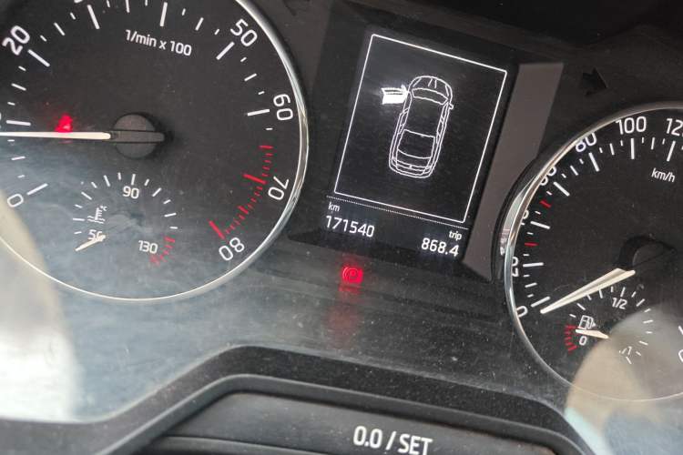 Used Skoda Octavia 2017 1.6L Manual Smart Drive Edition Odometer Close Up