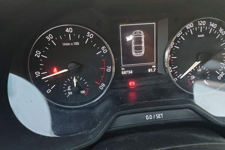 Used Skoda Octavia 2017 1.6L Manual Smart Drive Edition Odometer Close Up