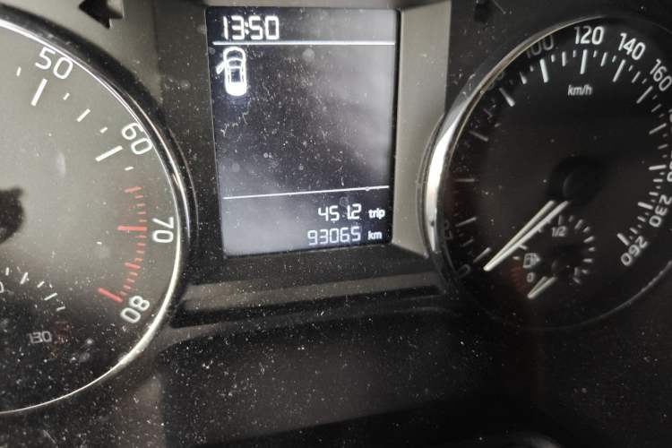 Used Skoda Octavia 2017 1.6L Automatic Chuanxing Edition Odometer Close Up