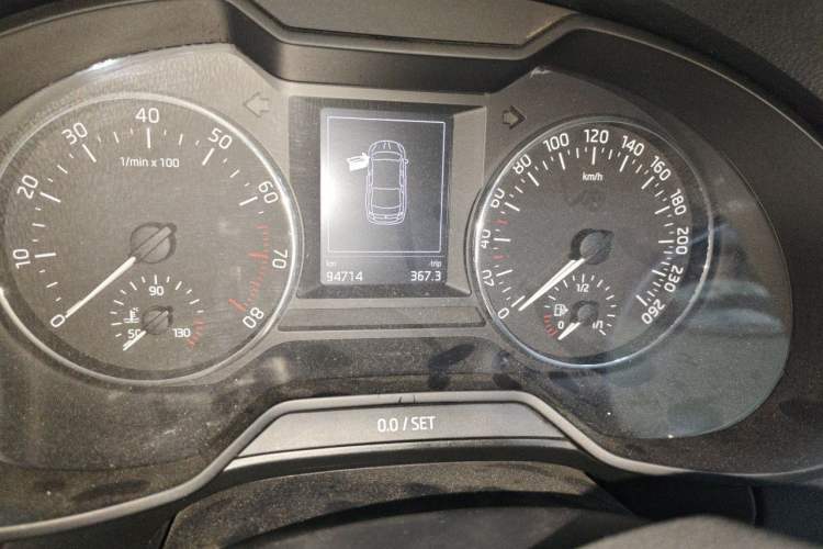 Used Skoda Octavia 2017 1.6L Manual Smart Drive Edition Odometer Close Up