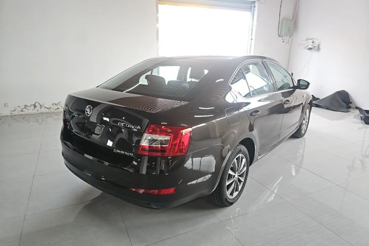 Used Skoda Octavia 2017 1.6L Automatic Chuanxing Edition Rear Right 45 Deg