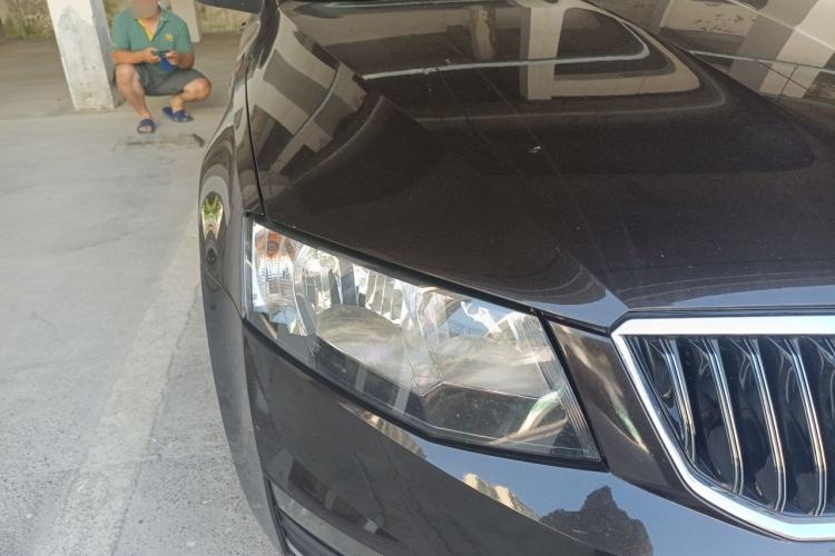 Used Skoda Octavia 2017 1.6L Automatic Chuanxing Edition Right Front Headlight