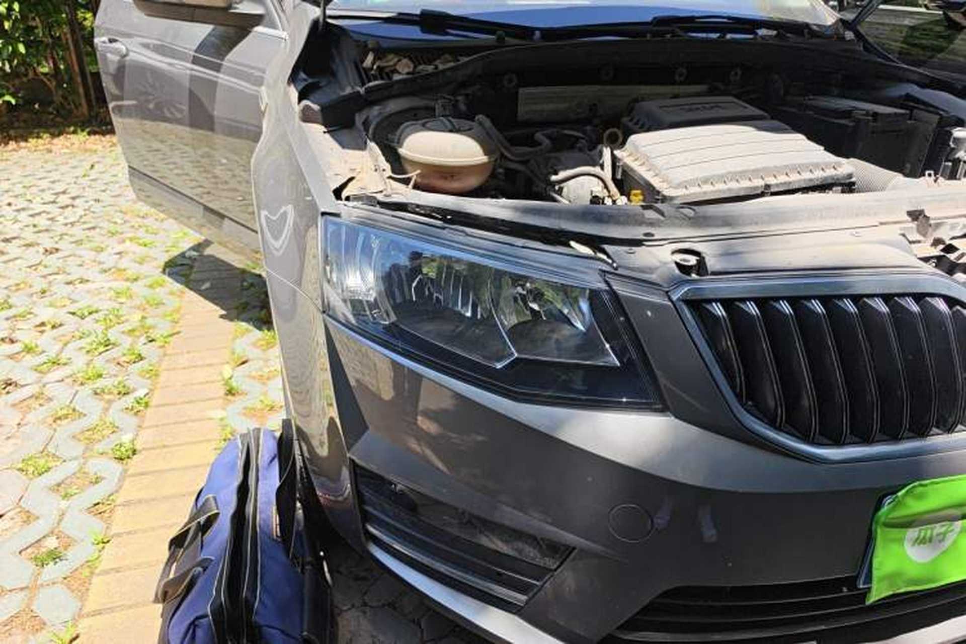 Used Skoda Octavia 2017 1.6L Automatic Smart Drive Edition Right Front Headlight