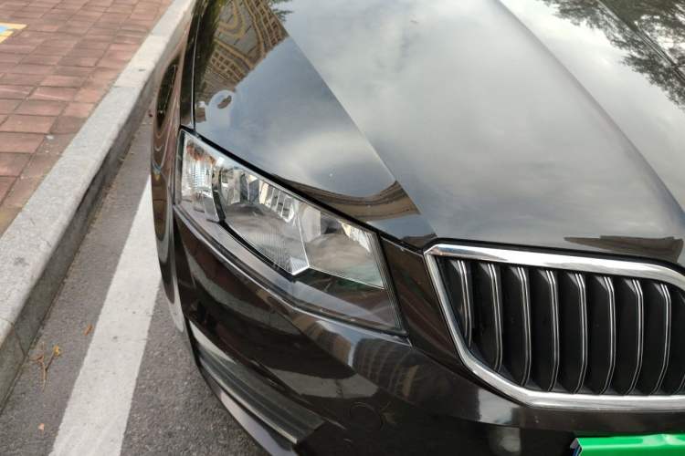 Used Skoda Octavia 2017 1.6L Automatic Chuanxing Edition Right Front Headlight
