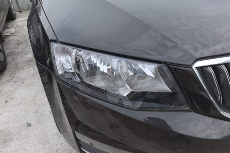 Used Skoda Octavia 2017 1.6L Manual Smart Drive Edition Right Front Headlight