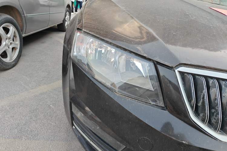 Used Skoda Octavia 2017 1.6L Manual Smart Drive Edition Right Front Headlight