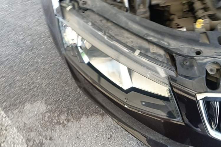 Used Skoda Octavia 2017 1.6L Automatic Smart Drive Edition Right Front Headlight