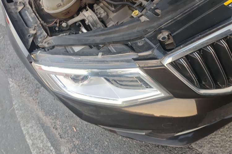 Used Skoda Octavia 2017 1.6L Manual Smart Drive Edition Right Front Headlight
