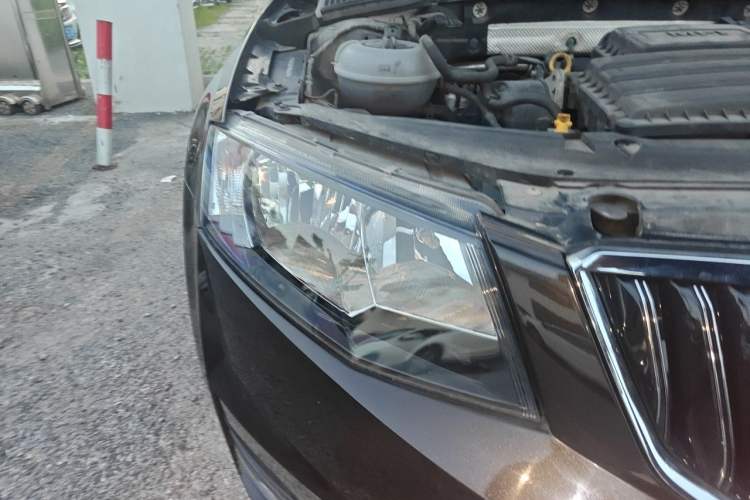 Used Skoda Octavia 2017 1.6L Automatic Smart Drive Edition Right Front Headlight