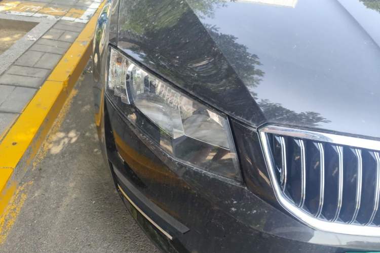 Used Skoda Octavia 2017 1.6L Automatic Smart Drive Edition Right Front Headlight