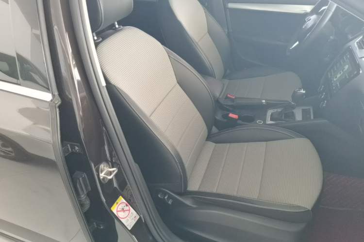Used Skoda Octavia 2017 1.6L Automatic Chuanxing Edition Right Front Seat