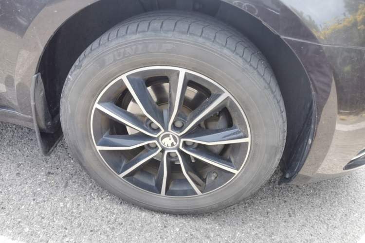 Used Skoda Octavia 2017 1.6L Automatic Smart Drive Edition Right Front Wheel Hub