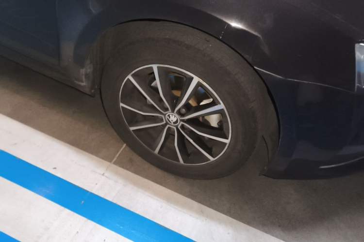 Used Skoda Octavia 2017 1.6L Manual Smart Drive Edition Right Front Wheel Hub