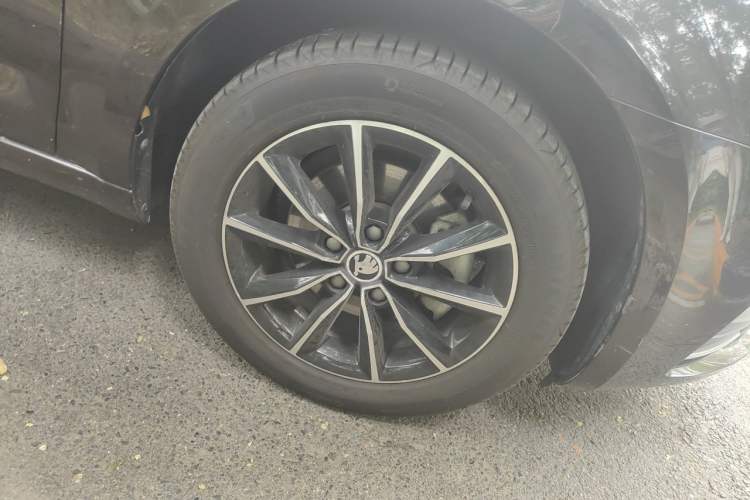 Used Skoda Octavia 2017 TSI280 DSG Smart Drive Edition Right Front Wheel Hub
