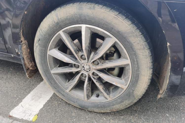 Used Skoda Octavia 2017 1.6L Automatic Chuanxing Edition Right Front Wheel Hub