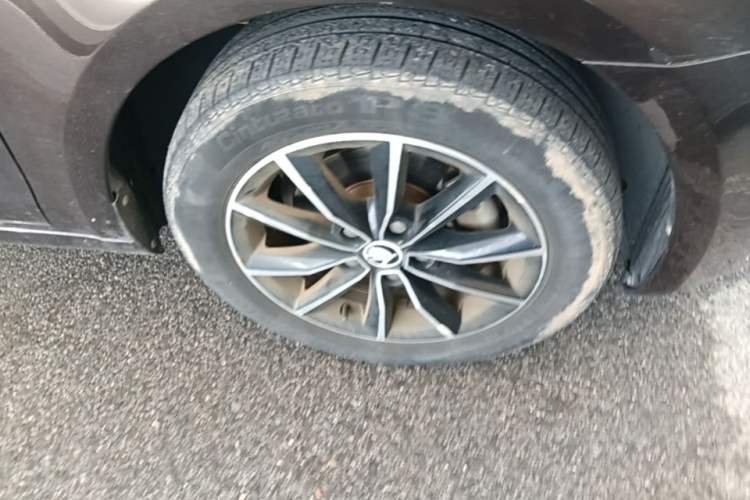 Used Skoda Octavia 2017 1.6L Automatic Smart Drive Edition Right Front Wheel Hub