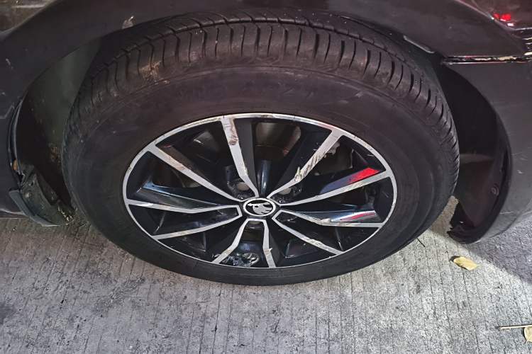 Used Skoda Octavia 2017 1.6L Automatic Smart Drive Edition Right Front Wheel Hub