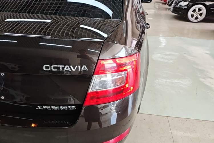Used Skoda Octavia 2017 Classic Model 1.6L Automatic Comfort Edition Right Rear Taillight