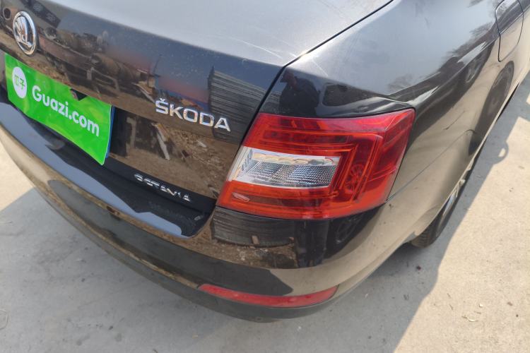 Used Skoda Octavia 2017 1.6L Automatic Chuanxing Edition Right Rear Taillight