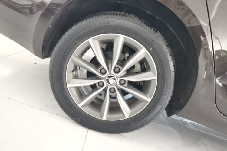 Used Skoda Octavia 2017 1.6L Automatic Chuanxing Edition Right Rear Wheel Hub