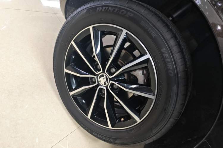 Used Skoda Octavia 2017 1.6L Automatic Smart Drive Edition Right Rear Wheel Hub