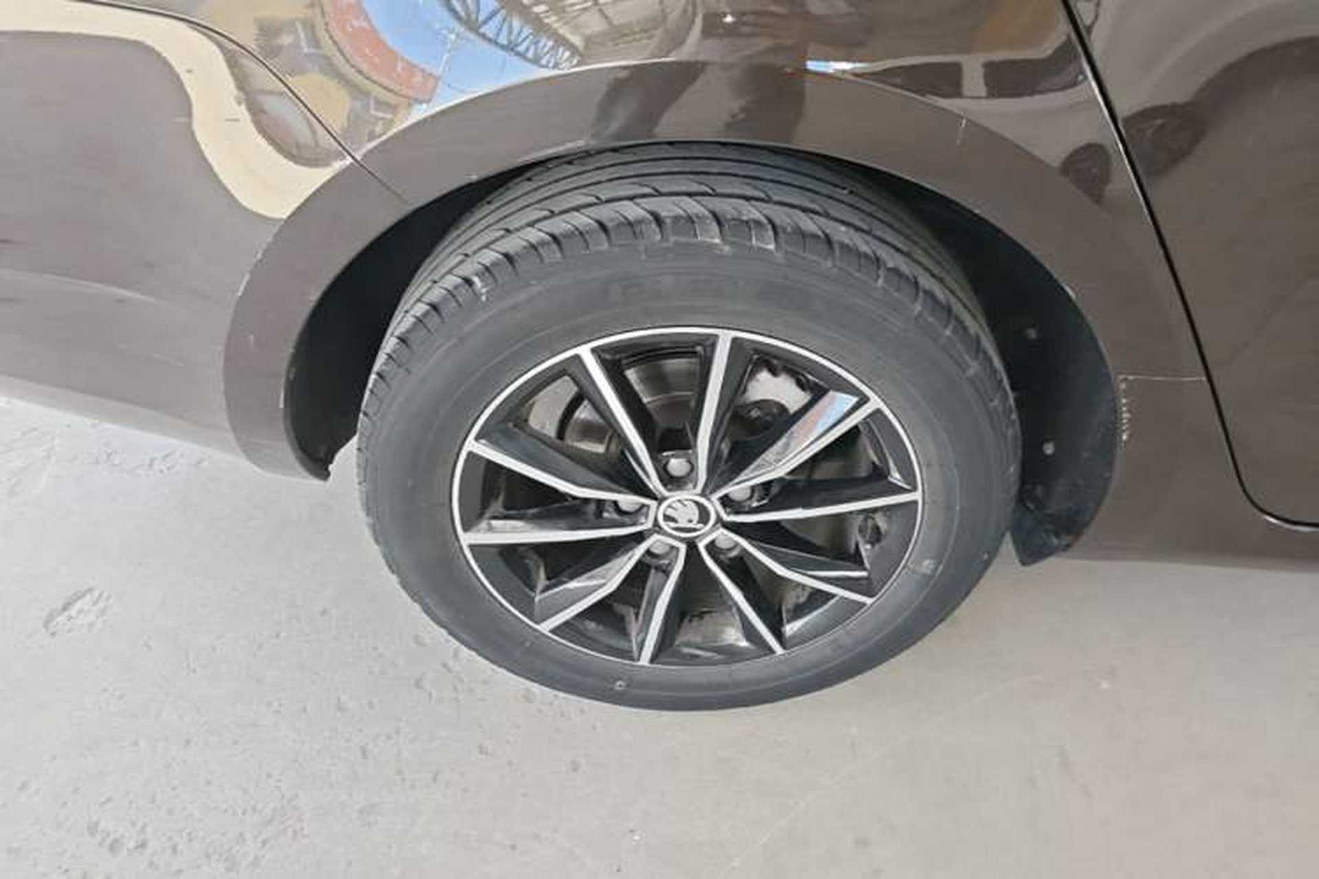 Used Skoda Octavia 2017 1.6L Automatic Smart Drive Edition Right Rear Wheel Hub