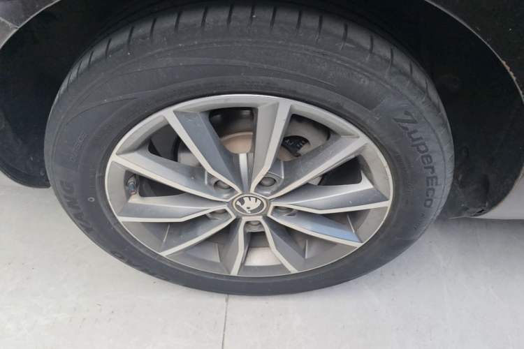 Used Skoda Octavia 2017 1.6L Manual Trend Edition Right Rear Wheel Hub