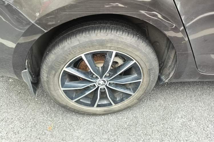 Used Skoda Octavia 2017 1.6L Automatic Smart Drive Edition Right Rear Wheel Hub