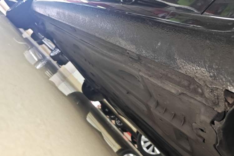 Used Skoda Octavia 2017 1.6L Automatic Smart Drive Edition Right Side Sill