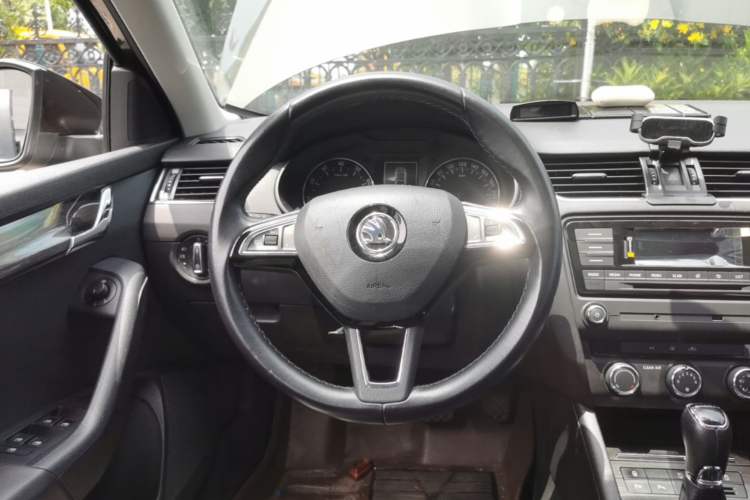 Used Skoda Octavia 2017 1.6L Automatic Smart Drive Edition Steering Wheel