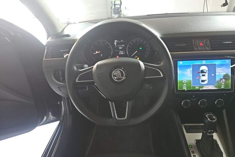 Used Skoda Octavia 2017 1.6L Automatic Chuanxing Edition Steering Wheel