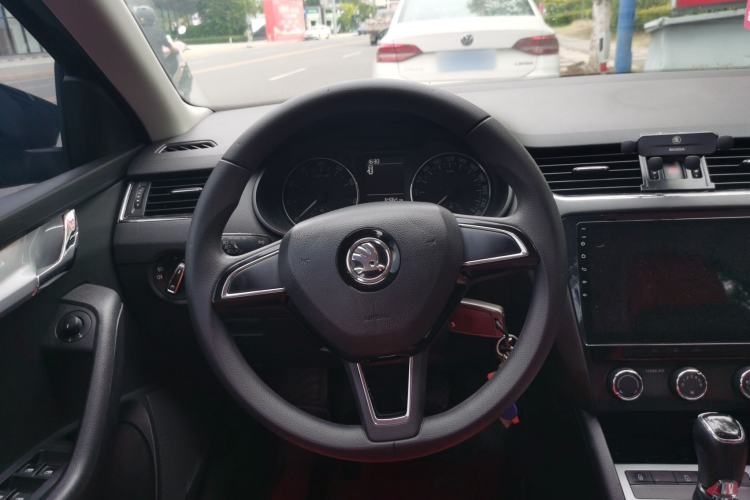 Used Skoda Octavia 2017 1.6L Automatic Chuanxing Edition Steering Wheel