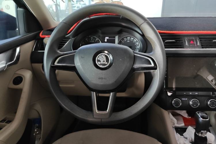 Used Skoda Octavia 2017 1.6L Automatic Chuanxing Edition Steering Wheel
