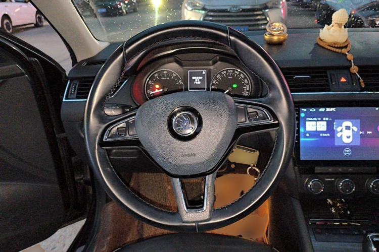 Used Skoda Octavia 2017 1.6L Automatic Smart Drive Edition Steering Wheel