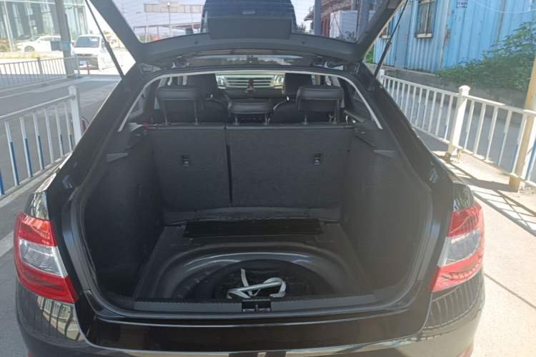 Used Skoda Octavia 2017 1.6L Automatic Smart Drive Edition Trunk
