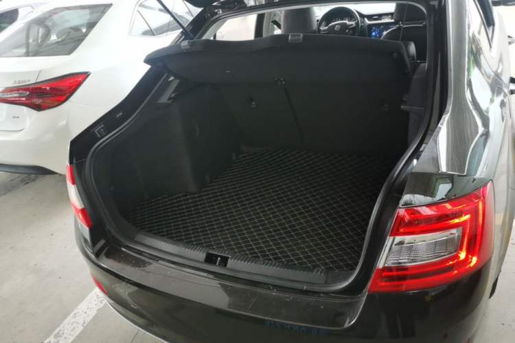 Used Skoda Octavia 2017 1.6L Automatic Smart Drive Edition Trunk