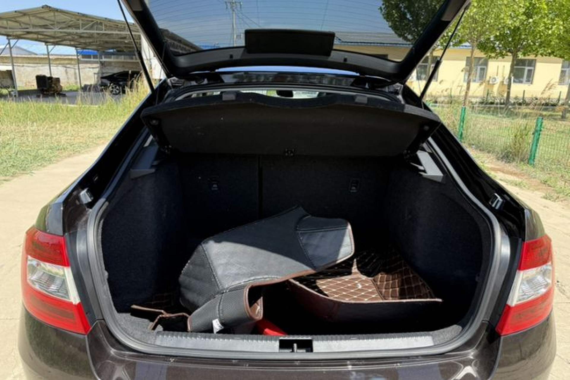 Used Skoda Octavia 2017 1.6L Automatic Smart Drive Edition Trunk