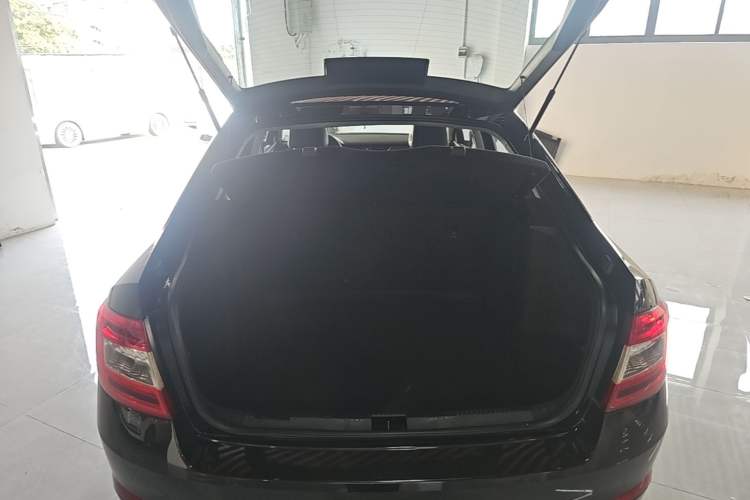 Used Skoda Octavia 2017 1.6L Automatic Chuanxing Edition Trunk