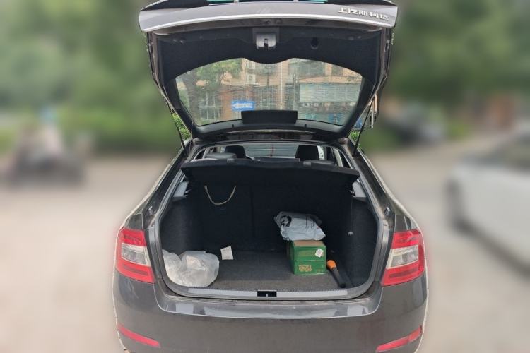 Used Skoda Octavia 2017 1.6L Automatic Smart Drive Edition Trunk