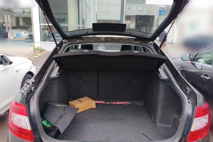 Used Skoda Octavia 2017 1.6L Automatic Smart Drive Edition Trunk
